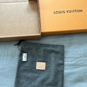 Limited Edition R99299 chale voyage gris 100% Cashmere  rare